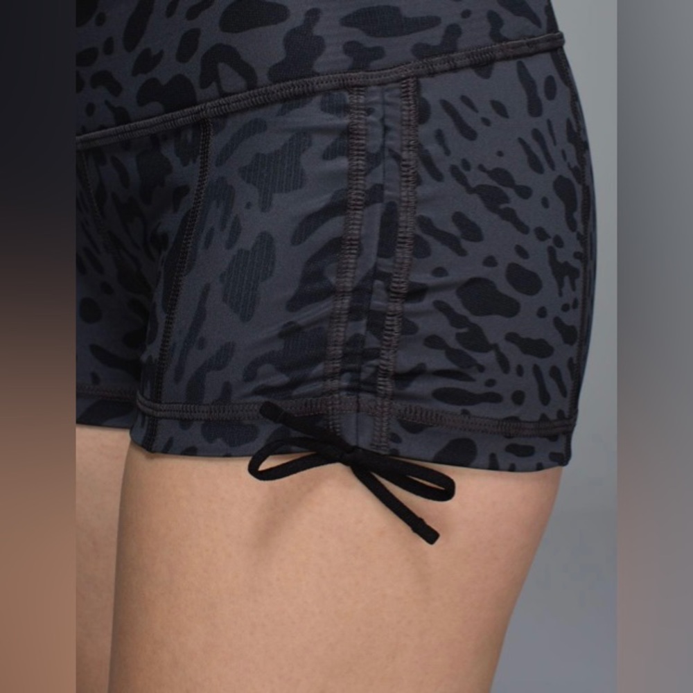 Lululemon Hot Hot Short size 6